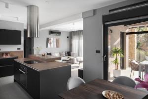 Villa Anthea and Paola