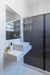 Refugio em Copacabana para dois - NSC1011