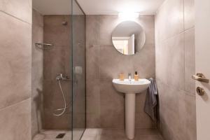 Modern 2-Bedroom Apt in Athens