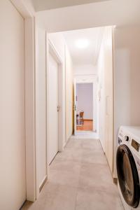 Modern 2-Bedroom Apt in Athens