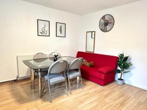 3 Twin Bedroom Entire House Sleeps 10 Driveway Parking near Coventry University and City Center