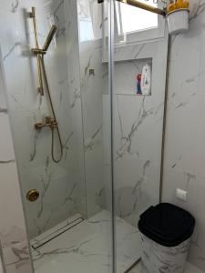 Private luxurious house with pool for 15 people