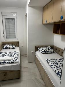 Private luxurious house with pool for 15 people