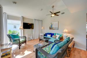 Sunny Marco Island Gem with Shared Pool and Dock! - 4hvězdičkové hotely ve městě Marco Island