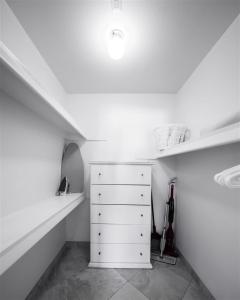 129 Fully Furnished, amenities galore