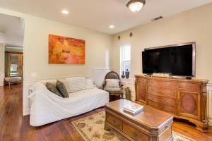 6 Mi to Dtwn Pasadena Home with Patio and Yard!