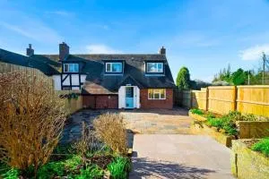 Luxurious and Spacious Cottage - Lickey End