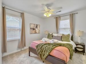 The Caspian large family house with private pool in Summerville