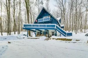 Hike, Golf and Explore Cabin with Deck in Bellaire! - 卡尔卡斯卡