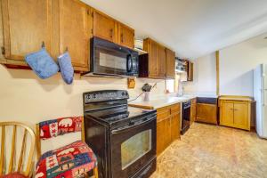 Rustic Apartment with Sunset Views in Elkhart!