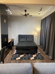 Studio B-L10-37