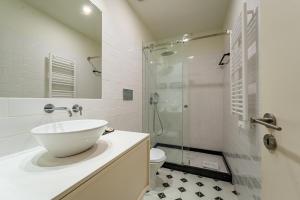 Intimate Apartment Downtown With Terrace - D