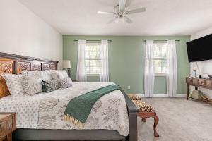 Spacious 3BR 3BA with King Bed & Amazing Pools near Intercoastal, Lantana Beach, FL