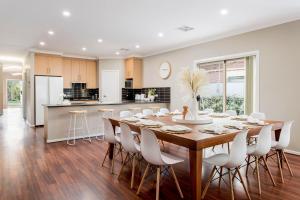 Expansive 5-Bed Stunner for Corporate &Families