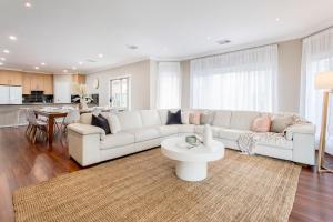 Expansive 5-Bed Stunner for Corporate &Families