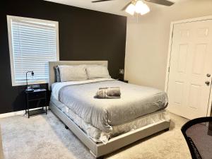 Queen Suite - Attached Bath - Home Theater - Home Tub