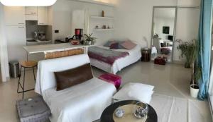 Appartements Studio with access to pool : photos des chambres