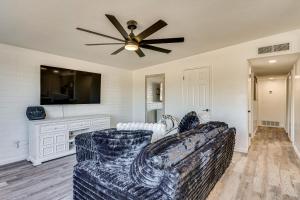 2 Mi to Dtwn Modern Home with Yard in Tucson!