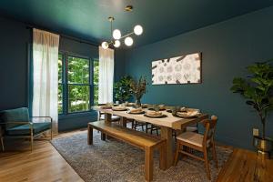 Luxury Escape! Golf Sim, Sauna, Hot Tub & Game Room Bliss