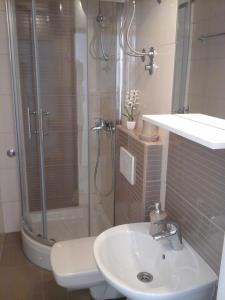 Apartments and rooms with parking space Hvar - 13161