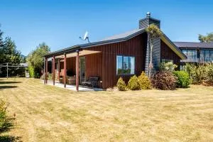 Mountain Breeze - Hanmer Springs Holiday Home - Springs Junction