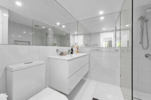 Riverfront Excellence 2Bed-2Bath-2Car - West End