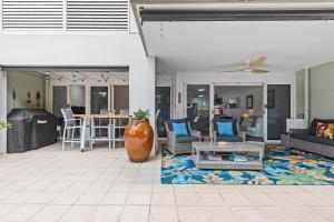 Riverfront Excellence 2Bed-2Bath-2Car - West End