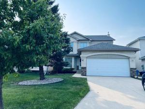 Bedrooms in Kenaston, Close to Walmart, Costco, IKEA, Outlet, Unversity of Manitoba