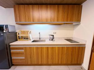 New and cozy Baguio condo near SM