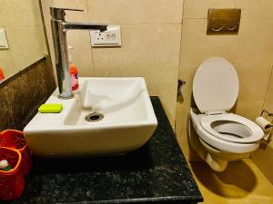 Golden palace studio