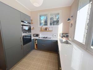 Maisons de vacances Maison d'exception a 80m de la plage avec acces direct, proche commerces, terrasse, BBQ, WiFi inclus - FR-1-361-375 : photos des chambres