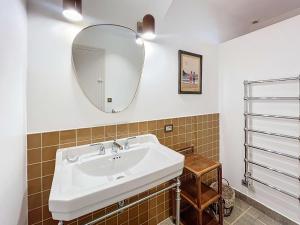 Maisons de vacances Maison d'exception a 80m de la plage avec acces direct, proche commerces, terrasse, BBQ, WiFi inclus - FR-1-361-375 : photos des chambres