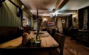 The Rose & Crown In Trent - Trent