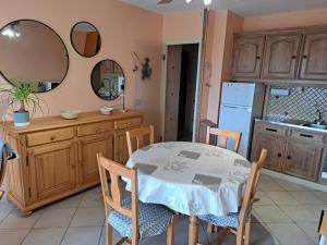 Appartements Appartement cosy pres de la plage avec balcon, Wi-Fi et parking – Saint-Jean-de-Monts - FR-1-323-508 : photos des chambres