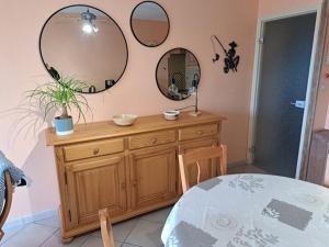 Appartements Appartement cosy pres de la plage avec balcon, Wi-Fi et parking – Saint-Jean-de-Monts - FR-1-323-508 : Appartement