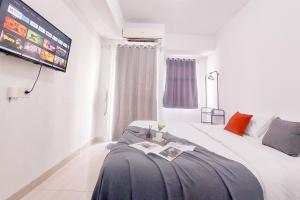 Homey and Cozy Studio at Serpong Garden Apartment By Travelio