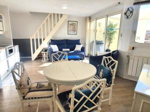 Sainte-Maxime: T2 mezzanine, piscine, parking, animaux acceptés - FR-1-780-88