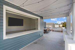 5 min walk to Beach Roof Patio Office Garage BBQ
