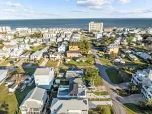 5 min walk to Beach Roof Patio Office Garage BBQ
