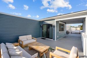 5 min walk to Beach Roof Patio Office Garage BBQ