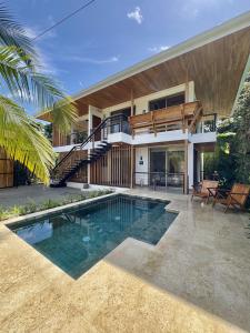 Villa Naomi Luxury house 3 min walk beach and town