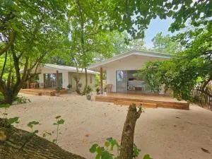 Palm Beach Kamburugamuwa - Kamburugamuwa