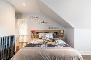 Modern City Suite with Rooftop Patios