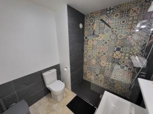 Studio neuf proche plage et commerces, balcon vue mer - FR-1-92-945