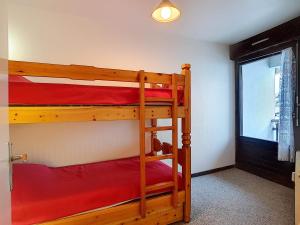 La Clusaz : Appart 6 pers., 3 lits, cheminée, animaux admis - FR-1-818-51