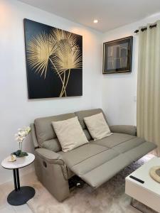 Jasmine - Two Bedroom Condo Unit with Balcony