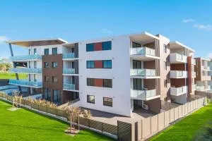 Sunny 2-Bedroom Apartment with Parking in Rouse Hill - Schofields