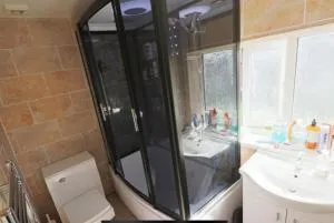 Lodge Park - 2 minutes walk to Stoke Hospital - Hanchurch