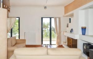 Charming Villa with Sea View in Karistos