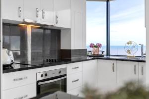 Belle Escapes 73 Rydges Plaza Esplanade with Ocean & City Views